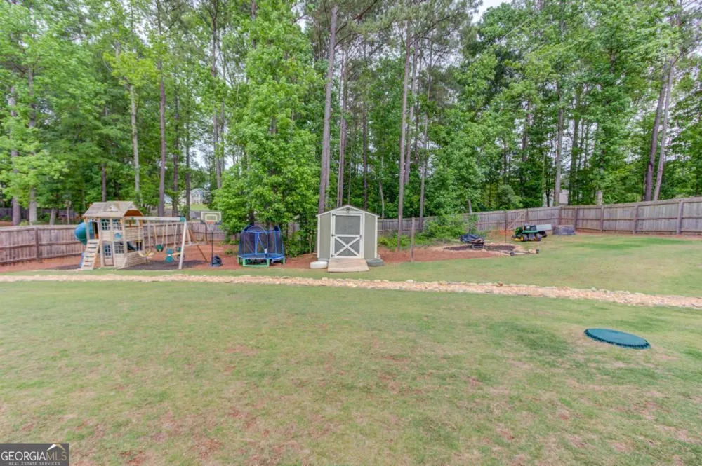 242 Lokeys CIR Bethlehem, GA 30620