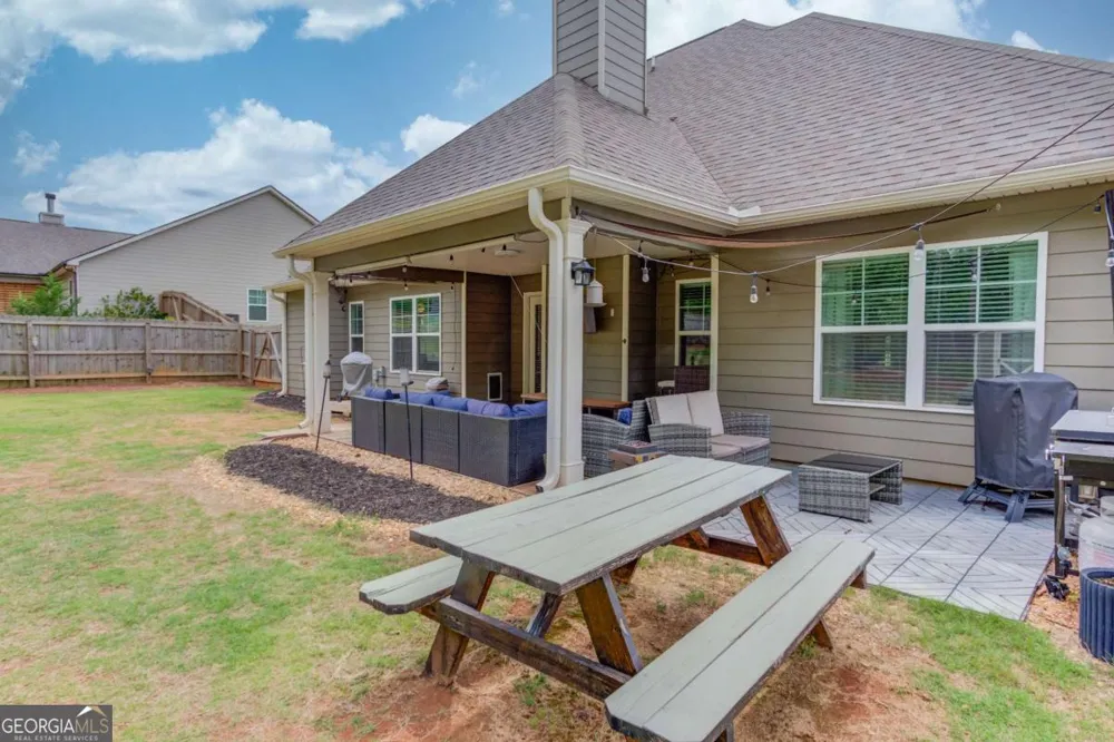 242 Lokeys CIR Bethlehem, GA 30620