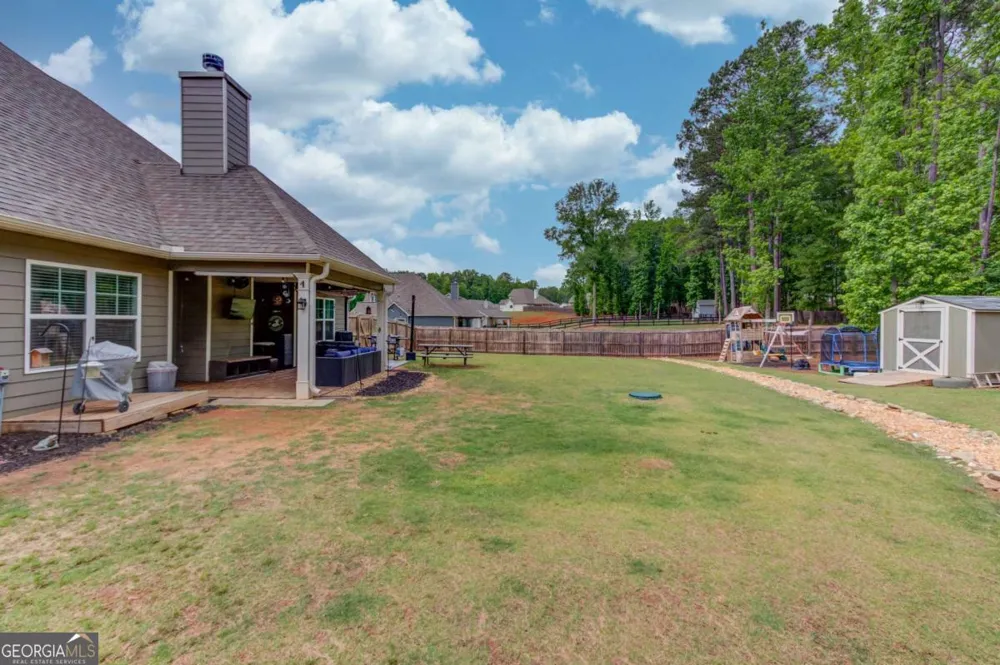 242 Lokeys CIR Bethlehem, GA 30620