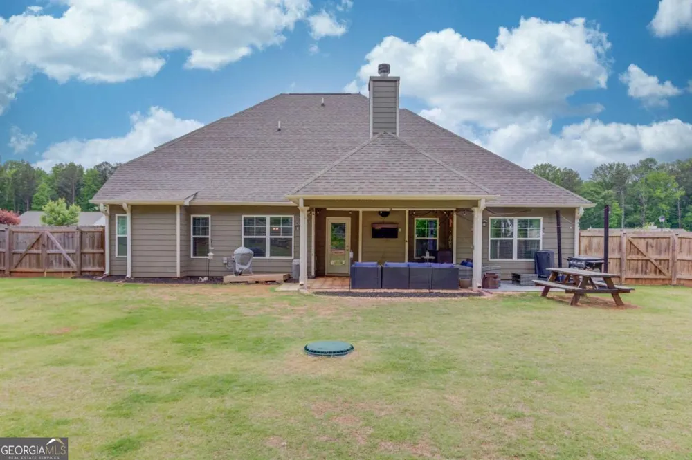 242 Lokeys CIR Bethlehem, GA 30620