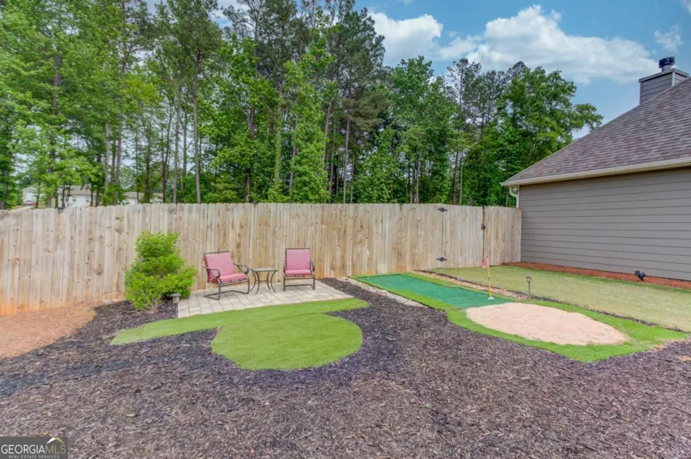 242 Lokeys CIR Bethlehem, GA 30620