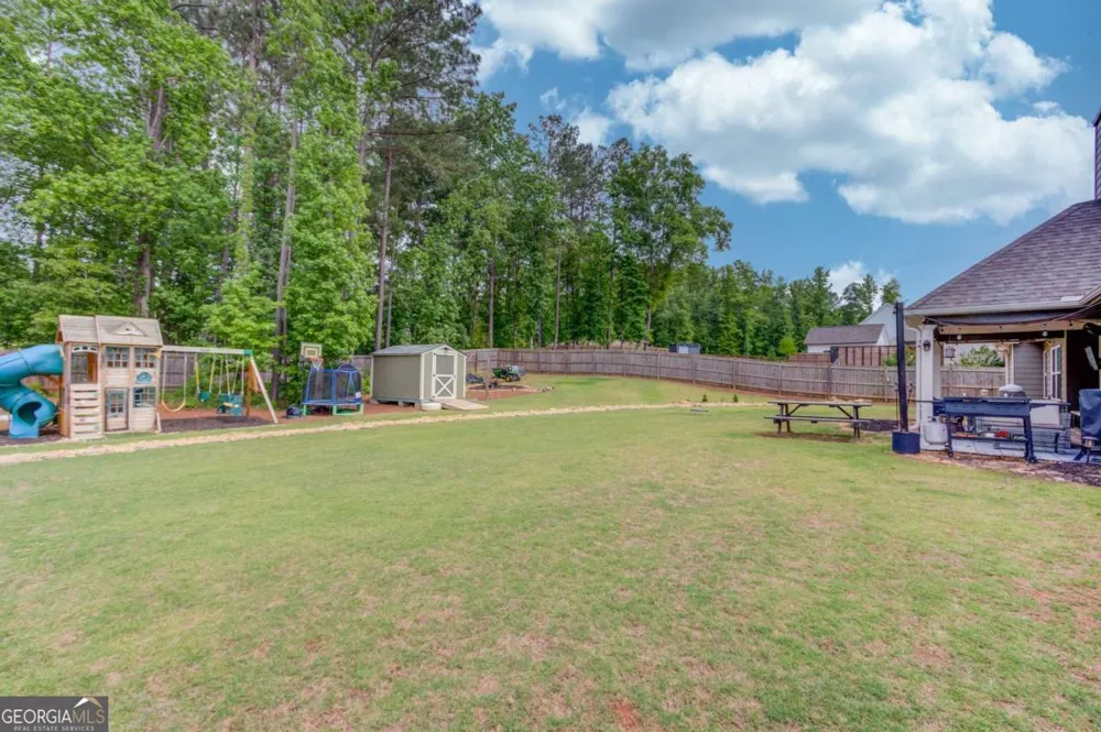 242 Lokeys CIR Bethlehem, GA 30620