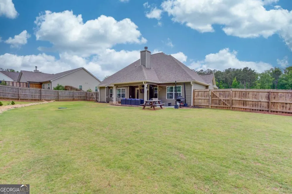 242 Lokeys CIR Bethlehem, GA 30620