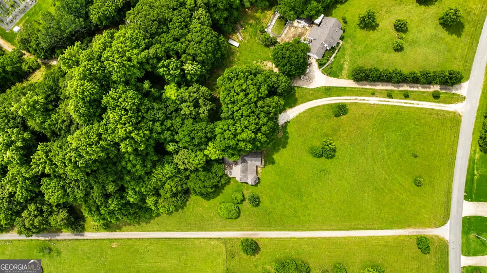 2433 Bear Creek RD Statham, GA 30666