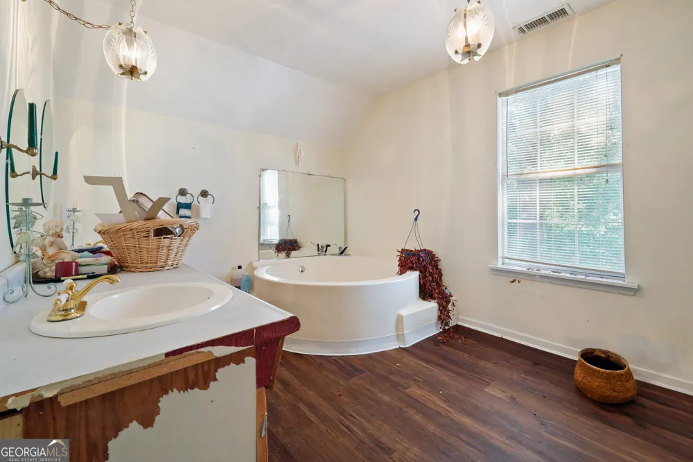 2433 Bear Creek RD Statham, GA 30666