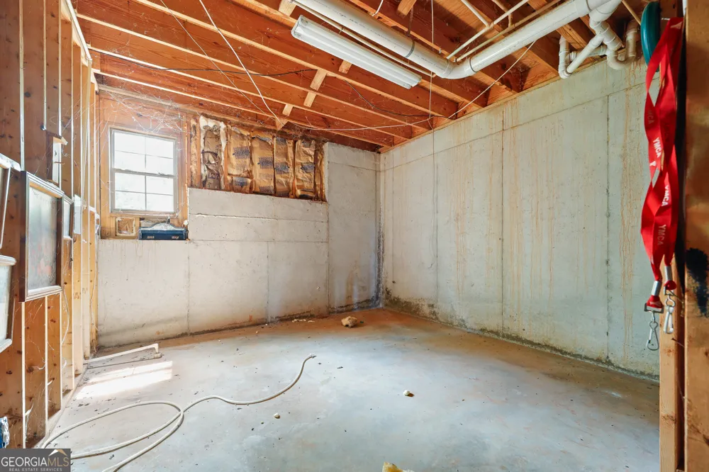 2433 Bear Creek RD Statham, GA 30666
