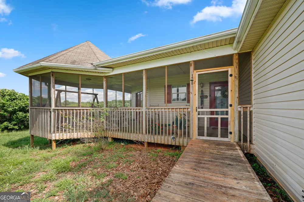 2433 Bear Creek RD Statham, GA 30666