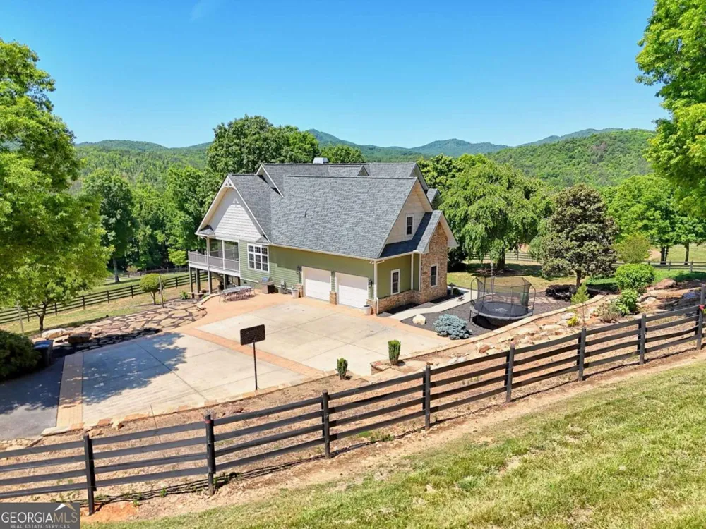 1193 Pine Log RD Warne, NC 28909
