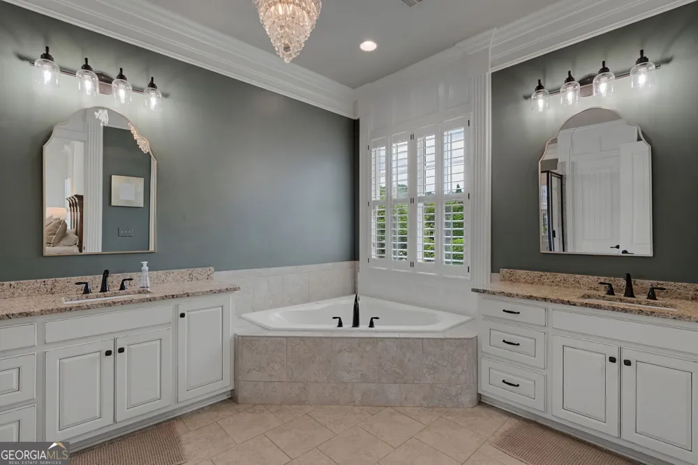 1774 Gentry LN Statham, GA 30666