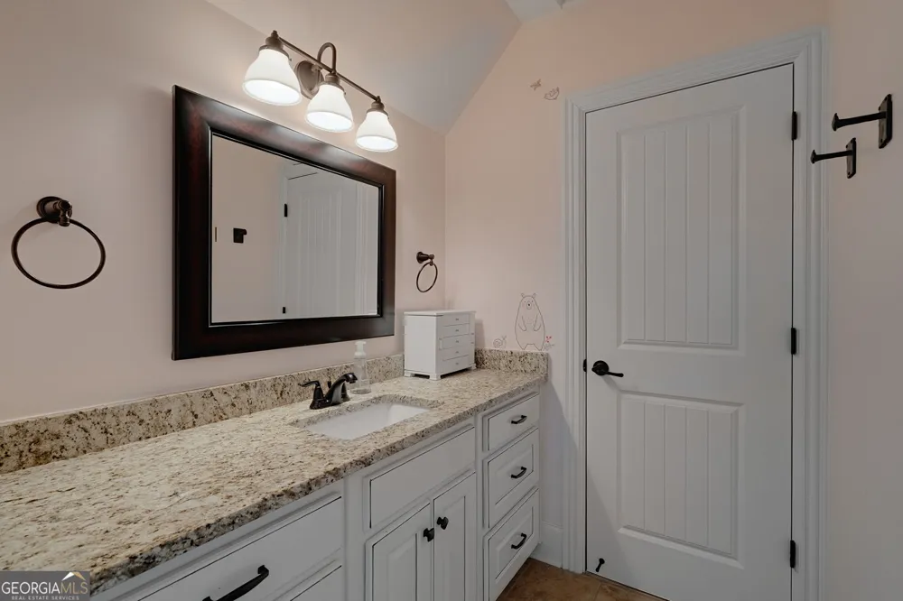 1774 Gentry LN Statham, GA 30666