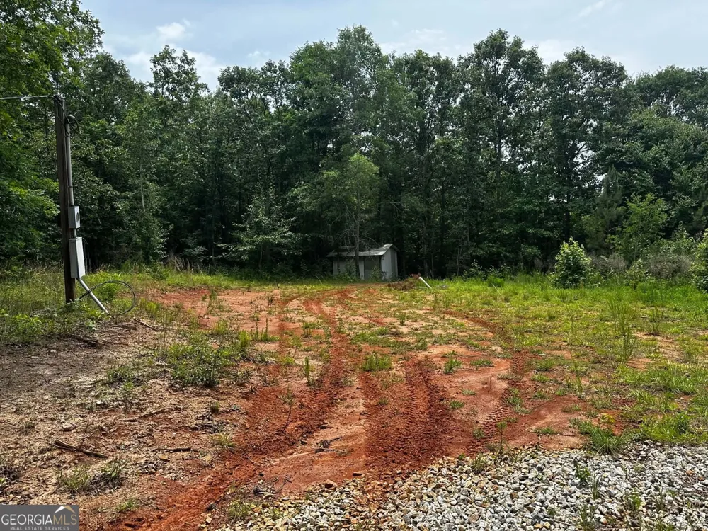 1957 Old Carnesville RD Commerce, GA 30530