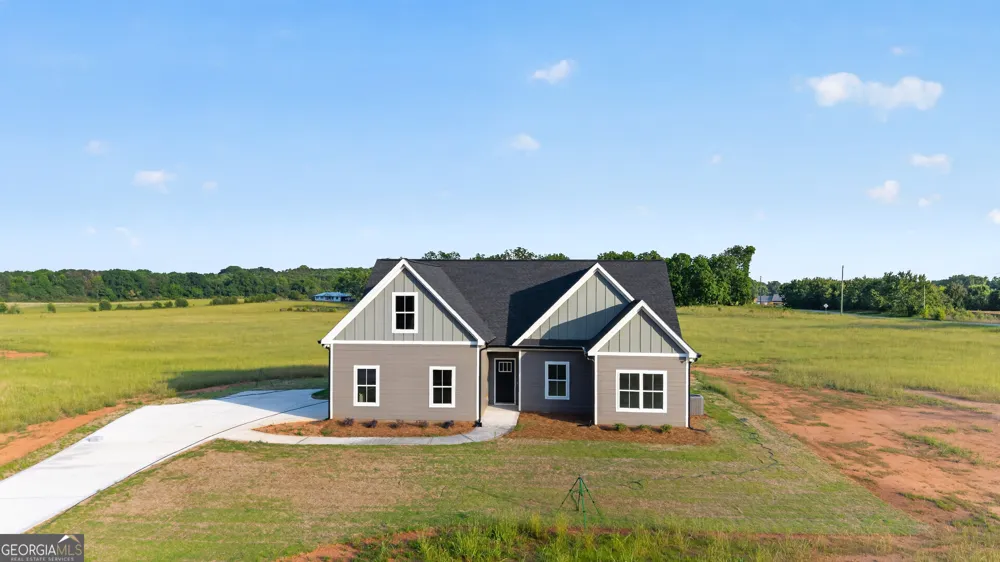 54 Melville Brown RD Williamson, GA 30292