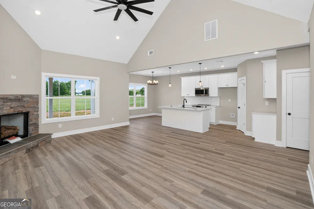 54 Melville Brown RD Williamson, GA 30292
