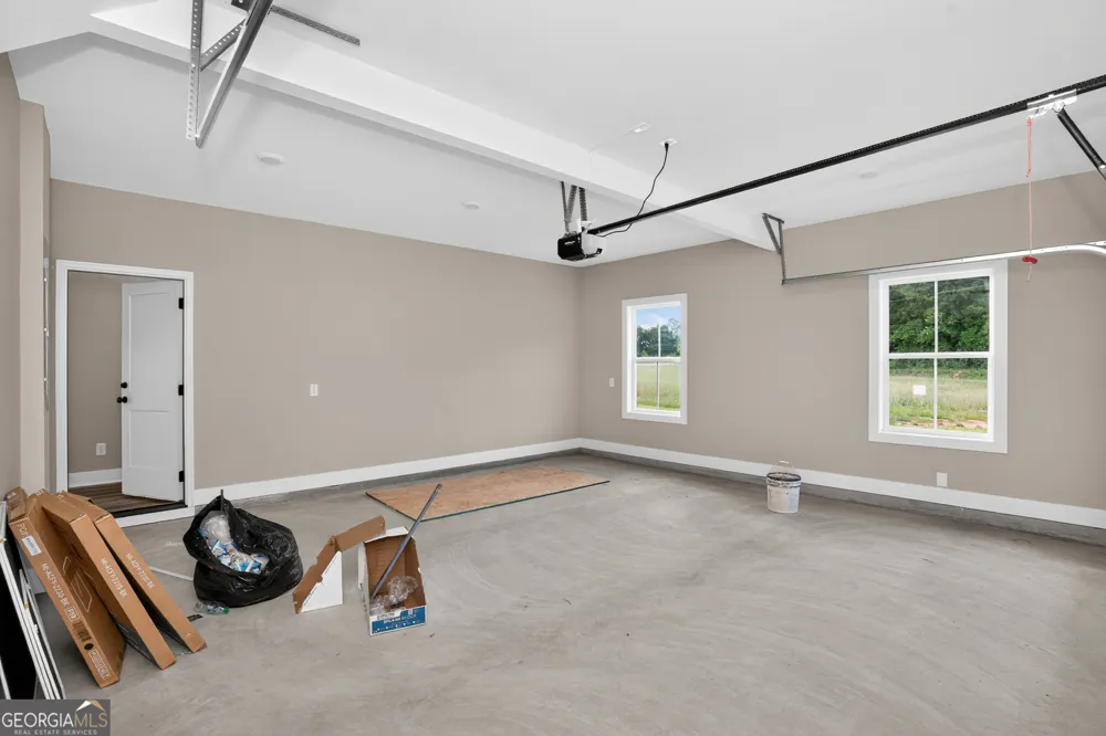 54 Melville Brown RD Williamson, GA 30292
