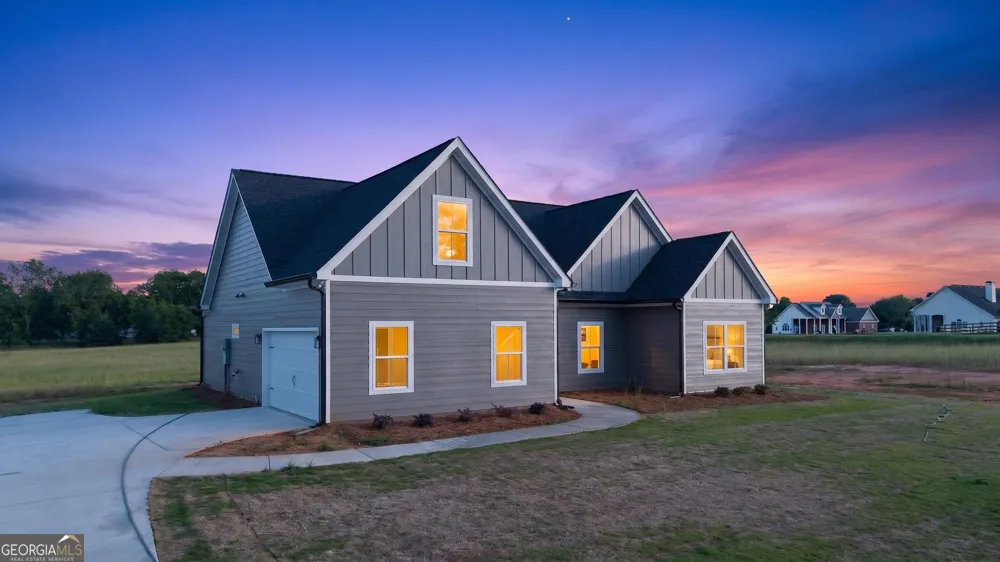 54 Melville Brown RD Williamson, GA 30292