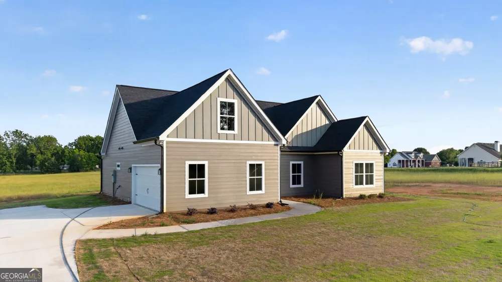 54 Melville Brown RD Williamson, GA 30292