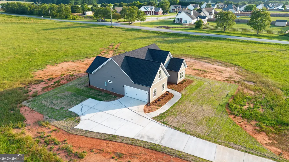 54 Melville Brown RD Williamson, GA 30292