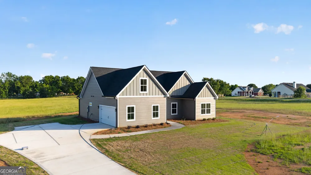 54 Melville Brown RD Williamson, GA 30292