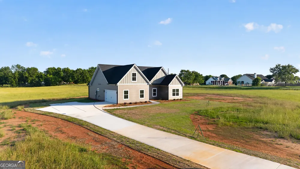 54 Melville Brown RD Williamson, GA 30292