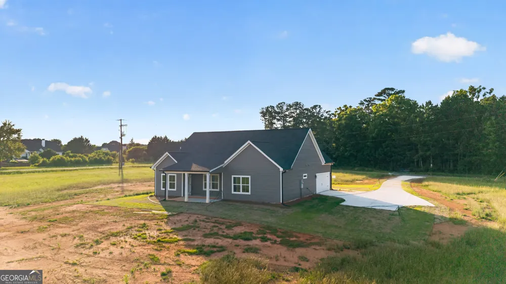 54 Melville Brown RD Williamson, GA 30292