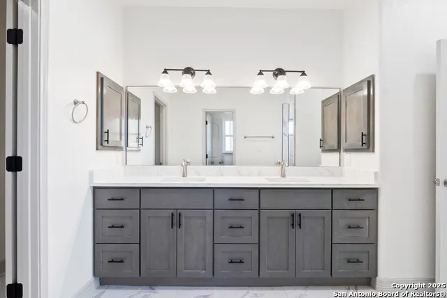 59 Legend Hills Rd Uvalde, TX 78801