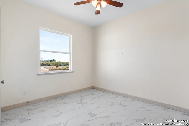 59 Legend Hills Rd Uvalde, TX 78801
