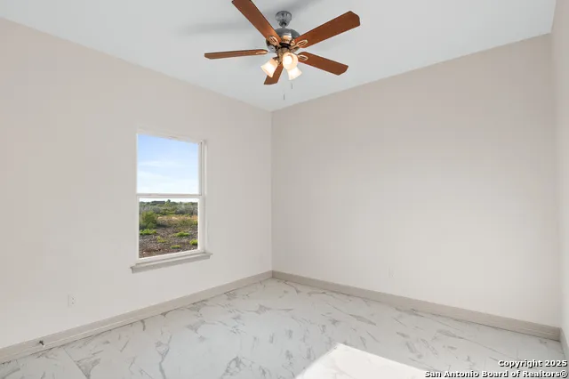59 Legend Hills Rd Uvalde, TX 78801