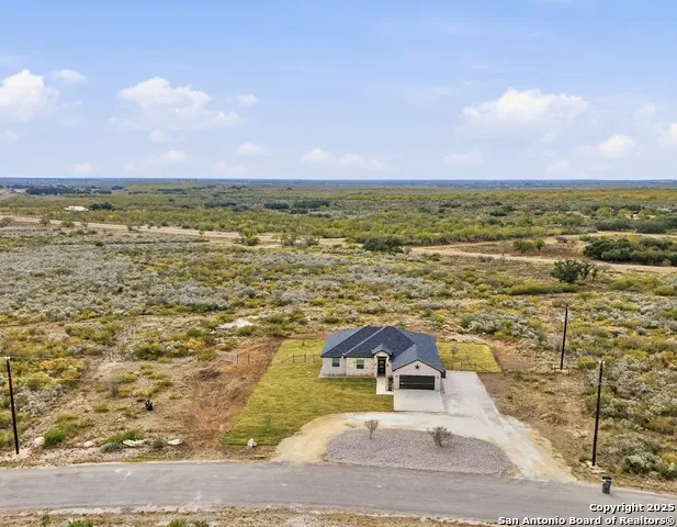 59 Legend Hills Rd Uvalde, TX 78801