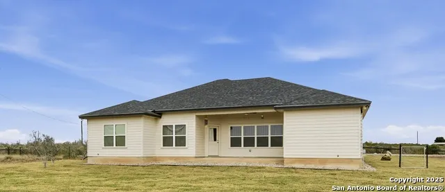 59 Legend Hills Rd Uvalde, TX 78801