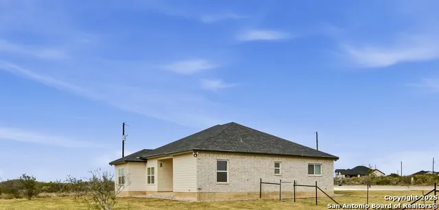 59 Legend Hills Rd Uvalde, TX 78801