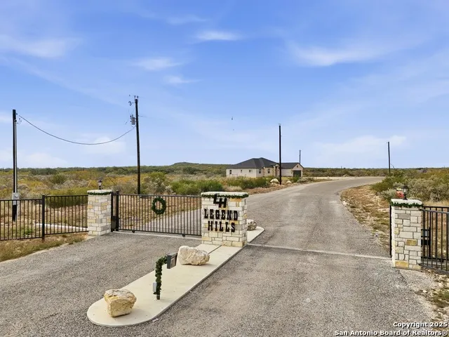 59 Legend Hills Rd Uvalde, TX 78801