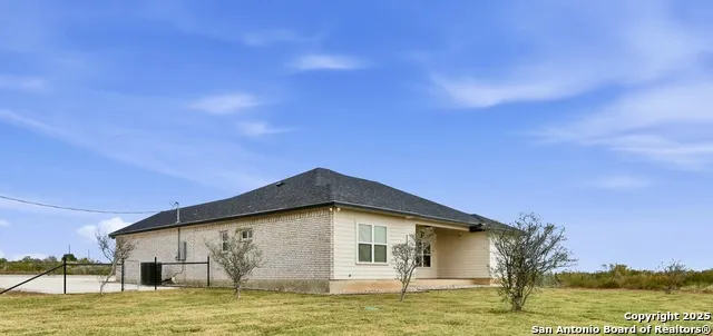 59 Legend Hills Rd Uvalde, TX 78801