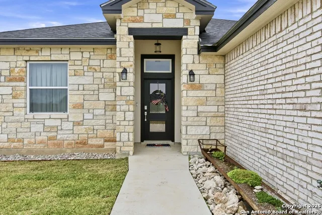 59 Legend Hills Rd Uvalde, TX 78801