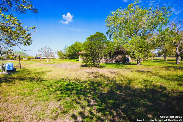 2544 Mari Gail St Beeville, TX 78102