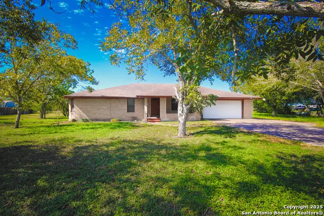 2544 Mari Gail St Beeville, TX 78102