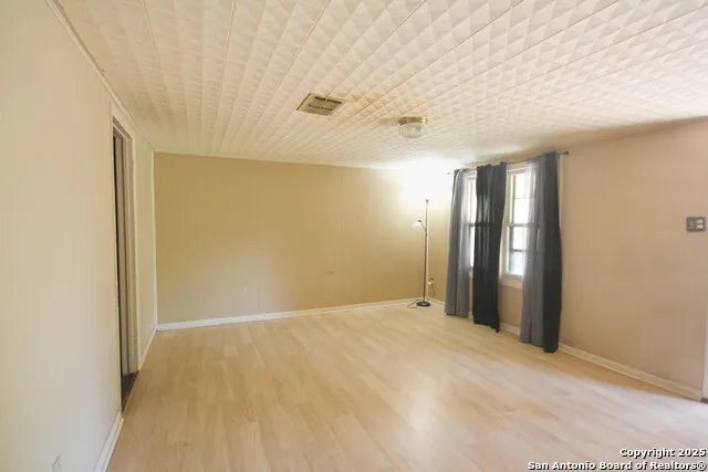 2544 Mari Gail St Beeville, TX 78102
