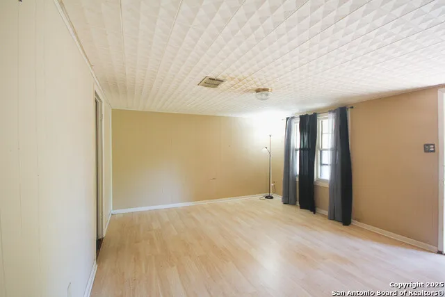 2544 Mari Gail St Beeville, TX 78102
