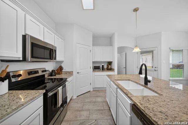 185 LARK HILL RD Floresville, TX 78114