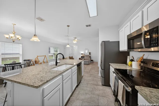 185 LARK HILL RD Floresville, TX 78114