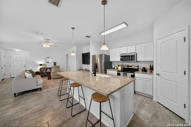 185 LARK HILL RD Floresville, TX 78114