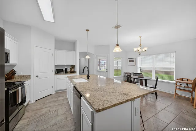 185 LARK HILL RD Floresville, TX 78114