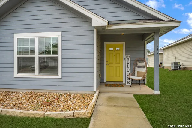 185 LARK HILL RD Floresville, TX 78114