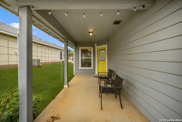 185 LARK HILL RD Floresville, TX 78114