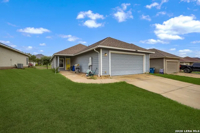 185 LARK HILL RD Floresville, TX 78114