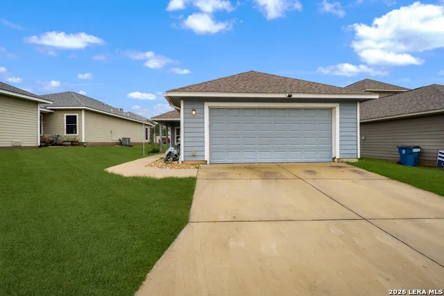 185 LARK HILL RD Floresville, TX 78114