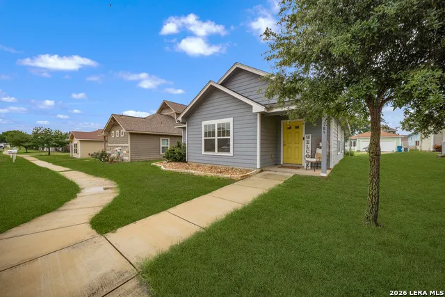 185 LARK HILL RD Floresville, TX 78114
