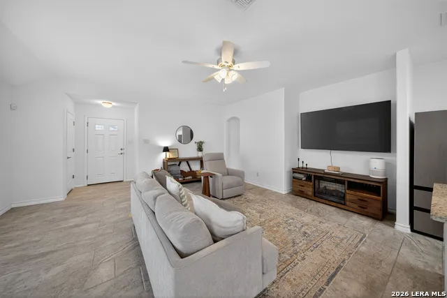 185 LARK HILL RD Floresville, TX 78114