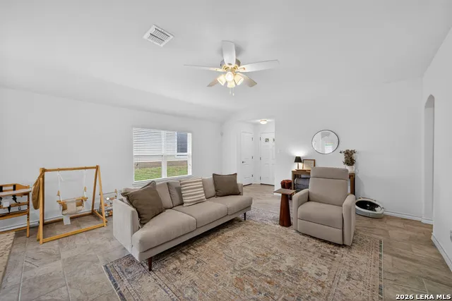 185 LARK HILL RD Floresville, TX 78114