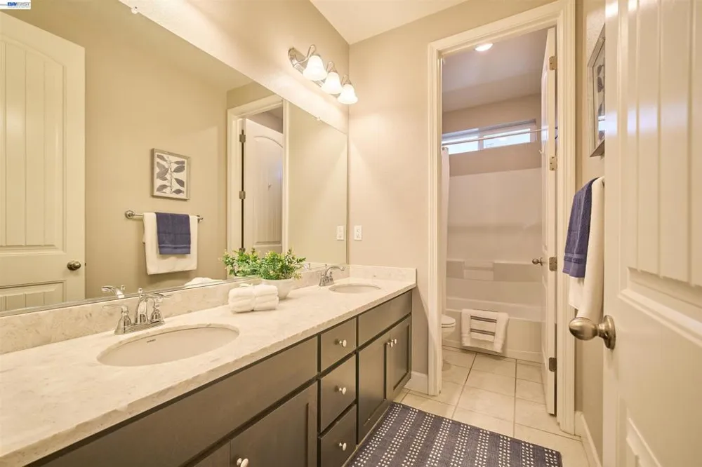 243 Gannet St Vacaville, CA 95688
