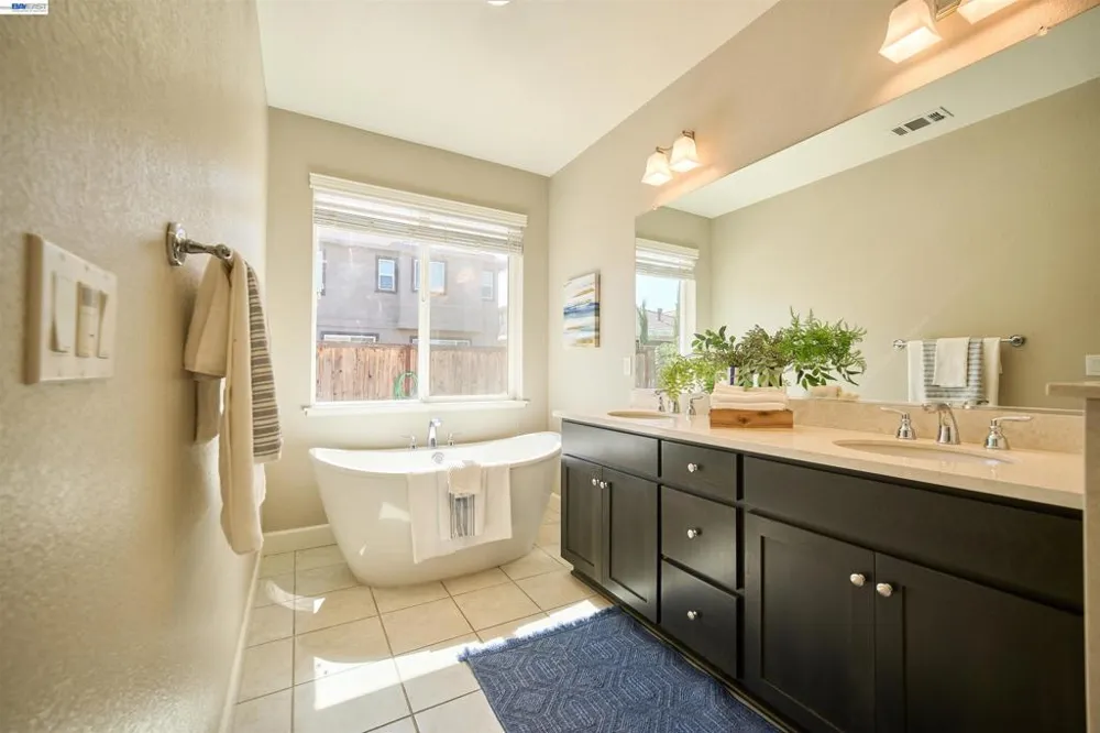 243 Gannet St Vacaville, CA 95688